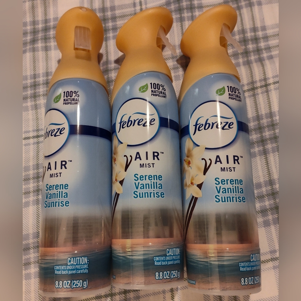 Febreze Air Mist in Serene Vanilla Sunrise with Blue and White